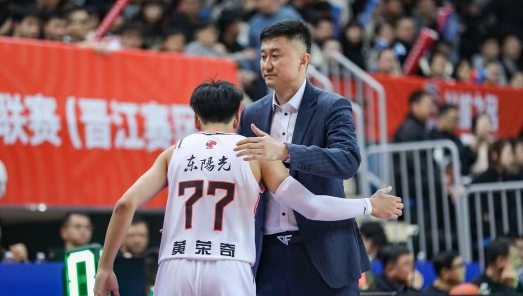 穆古鲁扎迎来十五赛季出色发挥，FPX观众热烈欢呼！